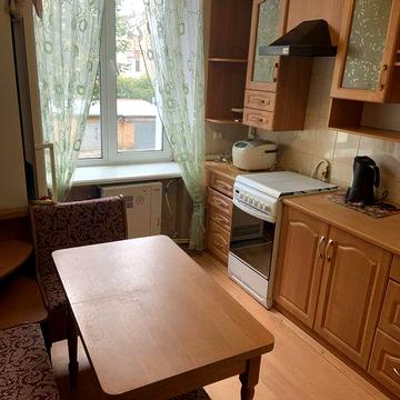 Продам 2 кімнатну  квартиру Жадова. Можна по програмі.