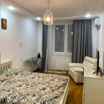 Авраама Лінкольна вул. (Димитрова), 6-Б