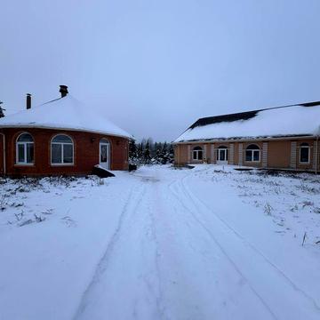 Просторий маєток з басейном — ідеальний варіант для родини чи бізнесу!