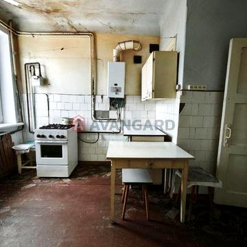 Продам 2 кімнатну квартиру у Центрі. Під ремонт