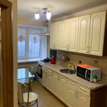 Бульвар Лесі Украінки,14. Головний військ. госпіталь.2к квартира.1пов