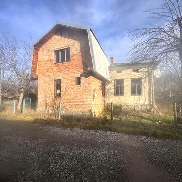 Терміново продаєтьсч будинок в самому центрі м. Болехова