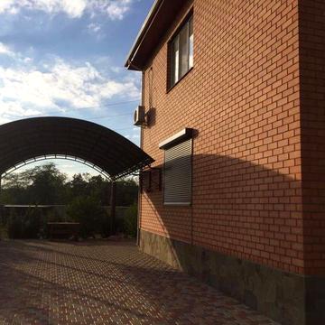 Терміново продається просторий будинок у Корабельному районі.