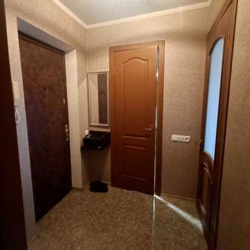 Поділ  1кім з меблями та технікою