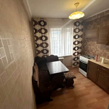 Василя Іваниса вул. (Миколи Матеюка), 11