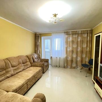 Космонавтів вул., 140