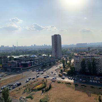 Оболонська пл. (Дружби Народів СРСР), 1