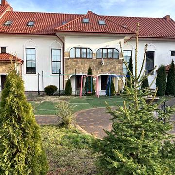 Продаж котеджу у мальовничому місці