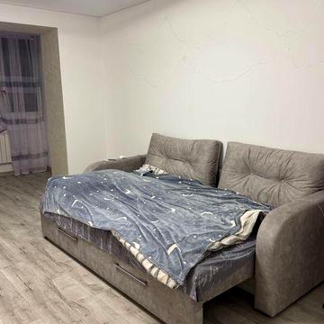 Оренда квартири , шукаю сусідку по квартирі, двох кімнатна )