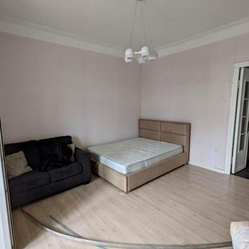 Євгена Гуцала пров. (Кутузова), 3а