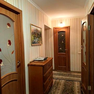 Продам четырех комнатную квартиру. Центр