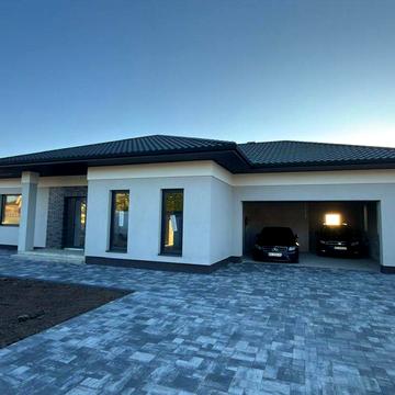 Продам будинок з гаражем на два авто  в селі Боратин