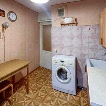 Продається 1-кімнатна квартира на вул. Любінській