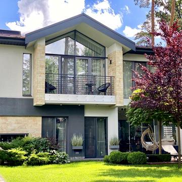 СУЧАСНИЙ коттедж з Дизайнерським Ремонтом в сердці Лісової Бучі !