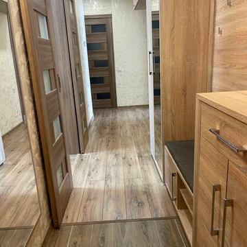 Продаж 3км квартири з  новим ремонтом.І