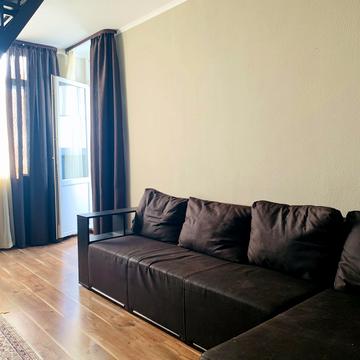 Воскресенська вул., 14-Б