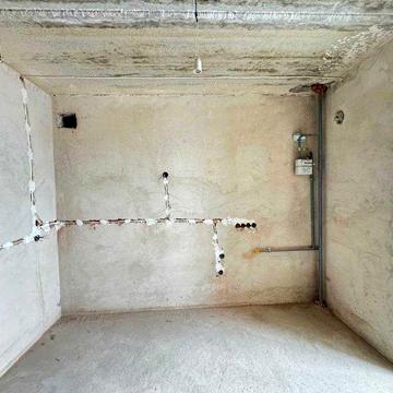 Продаж гарної 2 кім. квартири 74 м2 в обжитому будинку біля центру!!!