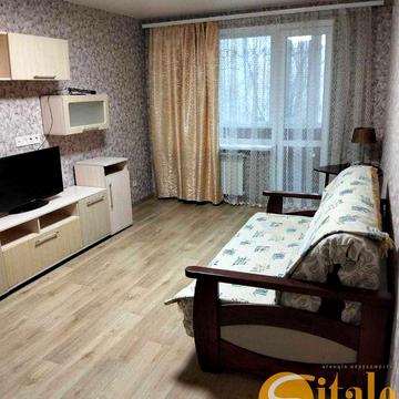 Двокімнатна з ремонтом, малий ринок (020)