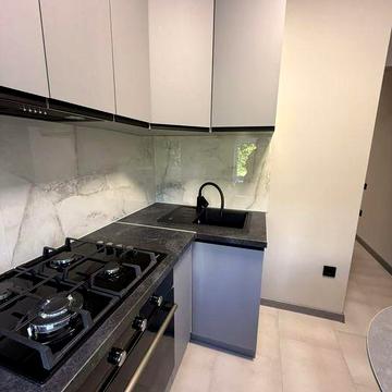 Продам 2-км. квартиру напроти  Дастору