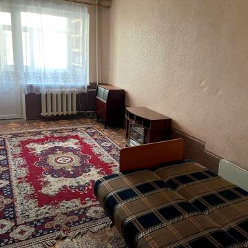 Оренда квартири на Житлоселище . Перший поверх .