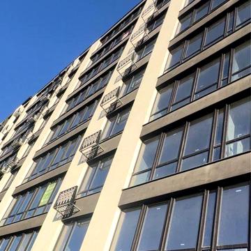 Продам трьохкімнатну квартиру 77 кв м район манхетен в центрі