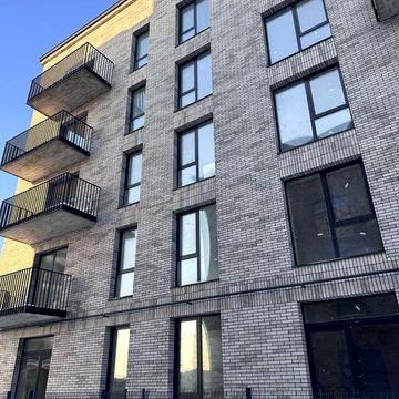 Продам двокімнатну квартиру з індивідуальним опаленням , кухня студія