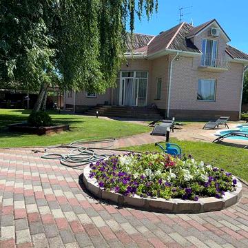 Продам раскошный  большой  дом в Подгородном с большим бассейном