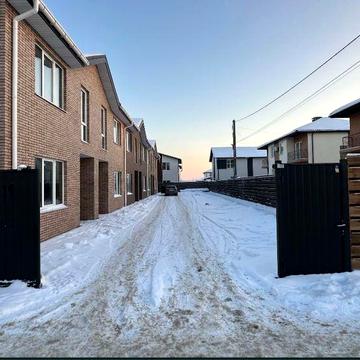 Танхаус в Стоянці!!! Біля садочку!