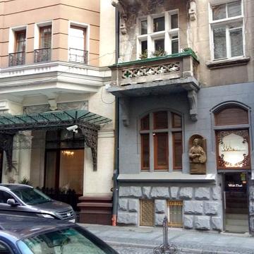 Александера Фредро вул., 7