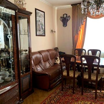 Продаж 3 кім сталінки  в центрі  міста з капітальним гаражем