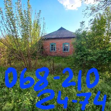 Будинок в центрі села