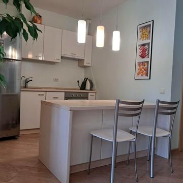 Кадетський Гай вул., 6