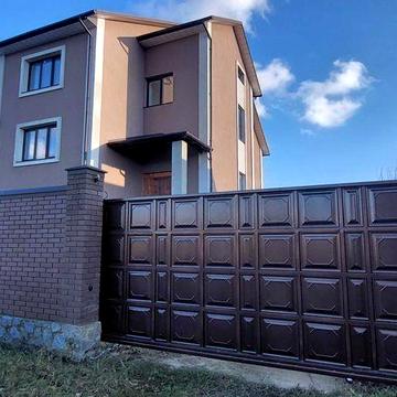 Продається великий будинок, можливо під міні готель.