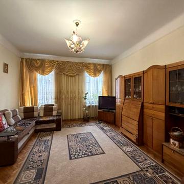 Продається 2х кімнатна квартира в районі вул.Садова