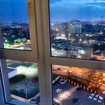 Сдам евро двушку на Небесной Сотни. Спальня + гостиная.