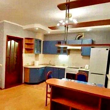 Сдам евро двушку на Небесной Сотни. Спальня + гостиная.