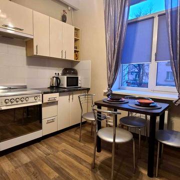 Центр, вул. Соборності, зуп. Стадіон за 15000 + ком. посл