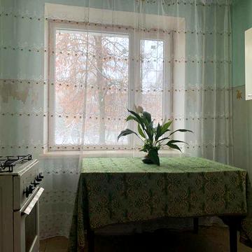 Продаю 4ком Кв.(теплая) 80м2 на 2єт. Кирпич.Дом. Все рядом