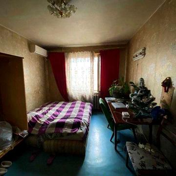 Продам простору 3-кімнатну квартиру по вул. Небесної Сотні на Таїрова