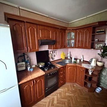 Продаж 2 кімнатної квартири на Київській