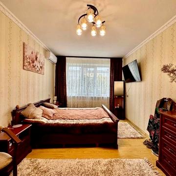 Продам 3-кімнатну квартиру на Вишенці. Індивідуальне газове опалення.