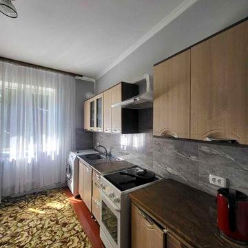 Продаж чудового будинку з земельною ділянкою в центрі Яремче!