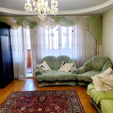 Червоної Калини просп. (Володимира Маяковського), 72