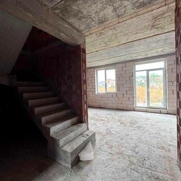 Таунхаус двоповерховий ЧОТИРИ окремі кімнати.