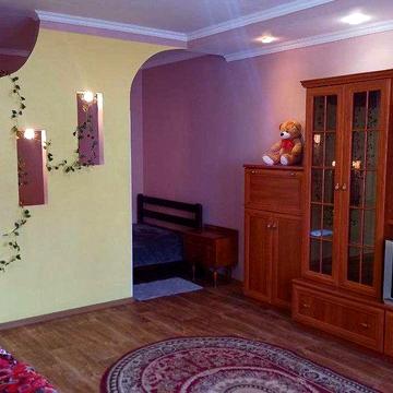 Світла 1-к квартира 54 м2 на сонячній стороні