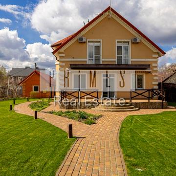 Центральна вул.