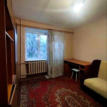 Продам  гостинку  Комунальный  рынок.