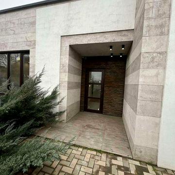 Продається будинок в гарному районі