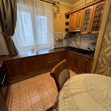 Три кімнатна квартира на пр. Князя Я. Мудрого/ Ак. Корольова