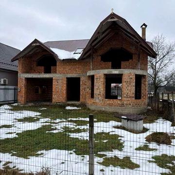 Будинок   с.Чумальово   центрі. По центральній вулиці